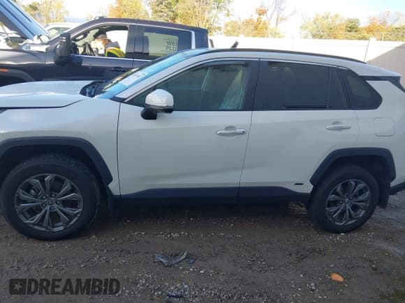 ✅ 2022 Toyota RAV4 Hybrid Limited • VIN: 4T3D6RFVXNU096715 • Lot: 43511987. Listed on IAAI with 33,296 mi. Free auction sales archive from the USA and detailed vehicle history report at DreamBid. Image 14.