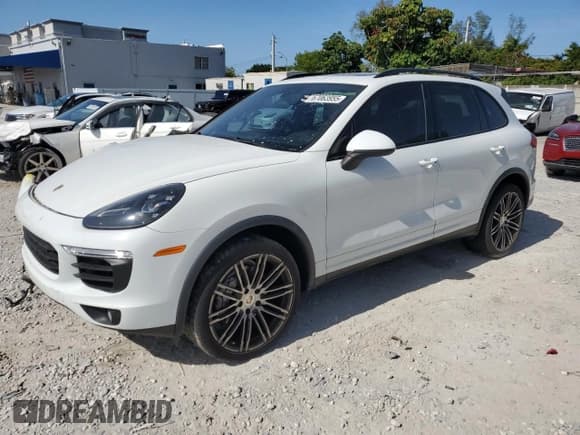 ✅ 2017 Porsche Cayenne S • VIN: WP1AB2A28HLA51524 • Лот: 67063955. Опубликован ранее на Copart с пробегом 61 039 миль. Бесплатный доступ к архиву аукционных продаж из США и подробный отчёт об истории автомобиля на DreamBid. Изображение 1.