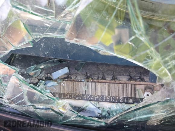 ✅ 1993 Chevrolet Silverado 1500 • VIN: 1GCEC14K4PZ150181 • Lot: 43419288. Wystawiony na IAAI z przebiegiem 220 002 mil. Bezpłatny archiwum sprzedaży aukcyjnych z USA i szczegółowy raport historii pojazdu na DreamBid. Zdjęcie 9.