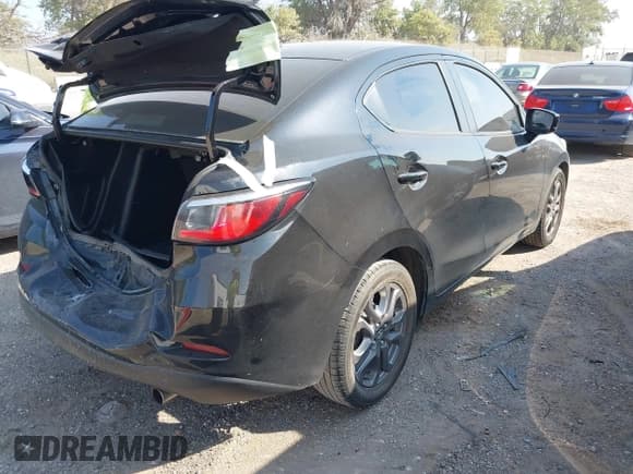 ✅ 2019 Toyota Yaris LE • VIN: 3MYDLBYV0KY516504 • Lot: 43354136. Wystawiony na IAAI z przebiegiem 139 690 mil. Bezpłatny archiwum sprzedaży aukcyjnych z USA i szczegółowy raport historii pojazdu na DreamBid. Zdjęcie 4.