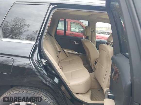 ✅ 2012 Mercedes-Benz GLK 350 • VIN: WDCGG8HB0CF919930 • Lot: 43599136. Listed on IAAI with 157,191 mi. Free auction sales archive from the USA and detailed vehicle history report at DreamBid. Image 8.