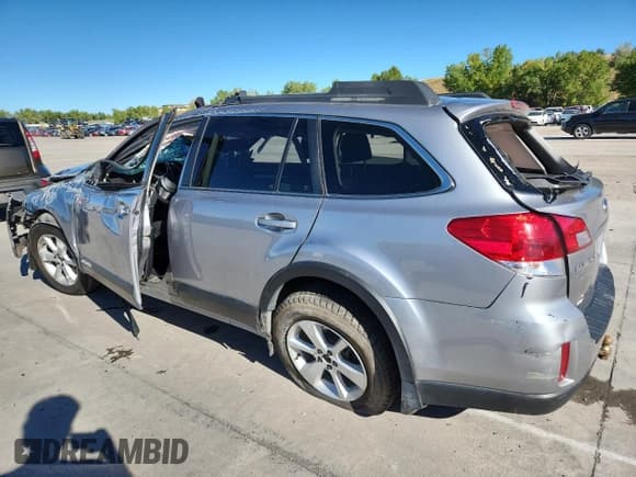✅ 2010 Subaru Outback Premium • VIN: 4S4BRDHC1A2349674 • Lot: 83841515. Wystawiony na Copart z przebiegiem Nie podano. Bezpłatny archiwum sprzedaży aukcyjnych z USA i szczegółowy raport historii pojazdu na DreamBid. Zdjęcie 1.