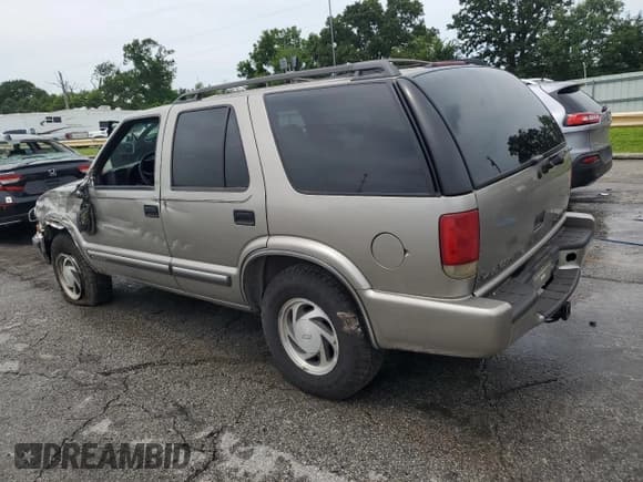 ✅ 2001 Chevrolet Blazer LT • VIN: 1GNDT13W012227636 • Lot: 65068745. Listed on Copart with 163,953 mi. Free auction sales archive from the USA and detailed vehicle history report at DreamBid. Image 2.