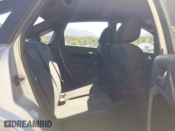 ✅ 2008 Ford Focus SE • VIN: 1FAHP35NX8W277905 • Лот: 43112725. Опубликован ранее на IAAI с пробегом 152 036 миль. Бесплатный доступ к архиву аукционных продаж из США и подробный отчёт об истории автомобиля на DreamBid. Изображение 8.