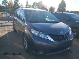 ✅ 2012 Toyota Sienna LE • VIN: 5TDKK3DC6CS250398 • Lot: 43600527. Wystawiony na IAAI z przebiegiem 58 202 mil. Bezpłatny archiwum sprzedaży aukcyjnych z USA i szczegółowy raport historii pojazdu na DreamBid. Zdjęcie 1.
