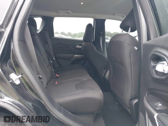 ✅ 2019 Jeep Cherokee Latitude • VIN: 1C4PJLCB3KD482551 • Lot: 43286563. Wystawiony na IAAI z przebiegiem 122 171 mil. Bezpłatny archiwum sprzedaży aukcyjnych z USA i szczegółowy raport historii pojazdu na DreamBid. Zdjęcie 8.