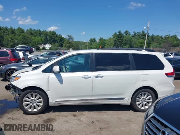 ✅ 2012 Toyota Sienna XLE • VIN: 5TDDK3DC5CS037659 • Lot: 42541352. Listed on IAAI with 128,378 mi. Free auction sales archive from the USA and detailed vehicle history report at DreamBid. Image 14.