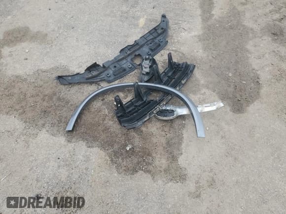 ✅ 2015 Toyota Highlander XLE • VIN: 5TDKKRFH0FS069457 • Lot: 90625155. Wystawiony na Copart z przebiegiem 200 707 mil. Bezpłatny archiwum sprzedaży aukcyjnych z USA i szczegółowy raport historii pojazdu na DreamBid. Zdjęcie 13.