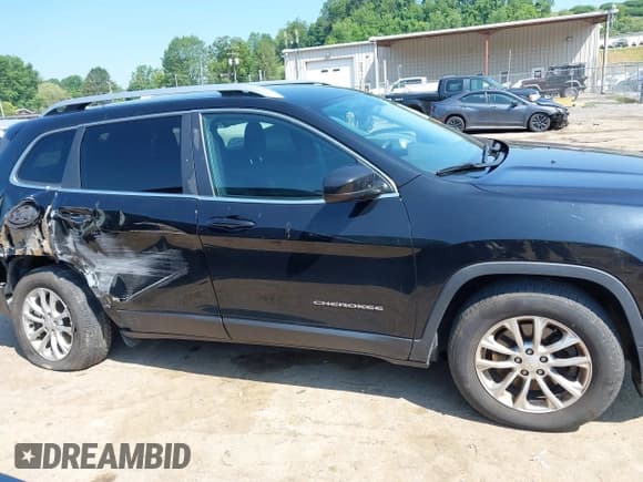 ✅ 2019 Jeep Cherokee Latitude • VIN: 1C4PJMCB8KD139241 • Лот: 42557357. Опубликован ранее на IAAI с пробегом 76 642 миль. Бесплатный доступ к архиву аукционных продаж из США и подробный отчёт об истории автомобиля на DreamBid. Изображение 13.