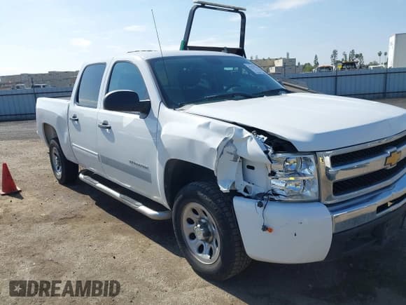 ✅ 2011 Chevrolet Silverado 1500 LS • VIN: 3GCPCREA5BG408018 • Lot: 43217341. Wystawiony na IAAI z przebiegiem 190 884 mil. Bezpłatny archiwum sprzedaży aukcyjnych z USA i szczegółowy raport historii pojazdu na DreamBid. Zdjęcie 6.