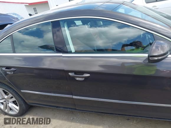 ✅ 2015 Volkswagen CC Executive • VIN: WVWRP7AN7FE802238 • Lot: 42321727. Wystawiony na IAAI z przebiegiem 65 933 mil. Bezpłatny archiwum sprzedaży aukcyjnych z USA i szczegółowy raport historii pojazdu na DreamBid. Zdjęcie 13.