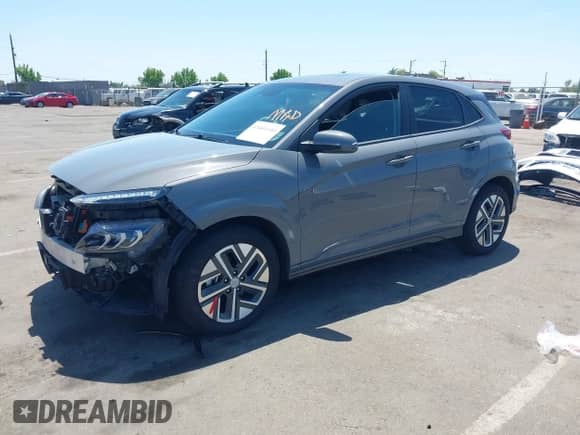 2022 Hyundai Kona Limited z VIN KM8K53AG5NU137096, wystawiony jako IAAI lot #42401140 z przebiegiem 39 230 mil mil oraz . Historia ofert i sprzedaży dostępna na DreamBid. Obrazek 2.