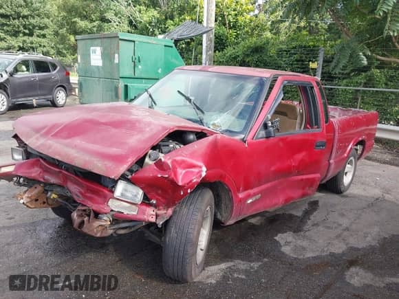 1997 Chevrolet S-10 LS with VIN 1GCCS19X5V8165256, listed as a IAAI auction lot 42740309 with 252,200 mi miles and . Bid and sale history available at DreamBid. Image 17.