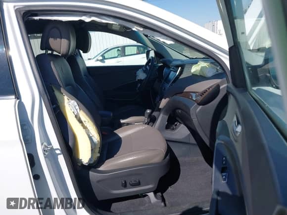 2017 Hyundai Santa Fe 2.0T z VIN 5XYZU4LA5HG484194, wystawiony jako IAAI lot #43485419 z przebiegiem 152 152 mil mil oraz . Historia ofert i sprzedaży dostępna na DreamBid. Obrazek 5.