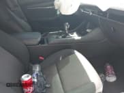 ✅ 2021 Mazda 3 S • VIN: JM1BPAAL3M1315118 • Lot: 42733507. Wystawiony na IAAI z przebiegiem Nie podano. Bezpłatny archiwum sprzedaży aukcyjnych z USA i szczegółowy raport historii pojazdu na DreamBid. Zdjęcie 5.