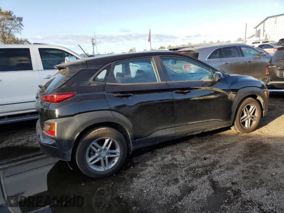 2018 Hyundai Kona SE z VIN KM8K12AA3JU122866, wystawiony jako Copart lot #69922292 z przebiegiem 99 114 mil mil oraz . Historia ofert i sprzedaży dostępna na DreamBid. Obrazek 3.