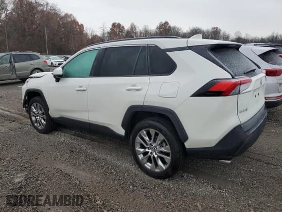 ✅ 2021 Toyota RAV4 XLE Premium • VIN: 2T3A1RFV8MW162761 • Lot: 92418395. Listed on Copart with 66,998 mi. Free auction sales archive from the USA and detailed vehicle history report at DreamBid. Image 2.