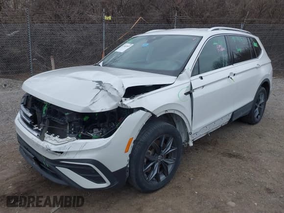 ✅ 2023 Volkswagen Tiguan SE • VIN: 3VV2B7AX8PM062519 • Lot: 41541819. Wystawiony na IAAI z przebiegiem 93 873 mil. Bezpłatny archiwum sprzedaży aukcyjnych z USA i szczegółowy raport historii pojazdu na DreamBid. Zdjęcie 6.