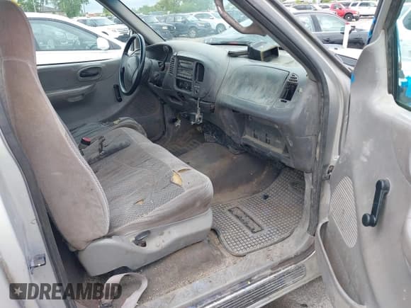 ✅ 1999 Ford F-150 • VIN: 1FTRF17W0XNA65482 • Lot: 42347644. Wystawiony na IAAI z przebiegiem Nie podano. Bezpłatny archiwum sprzedaży aukcyjnych z USA i szczegółowy raport historii pojazdu na DreamBid. Zdjęcie 5.