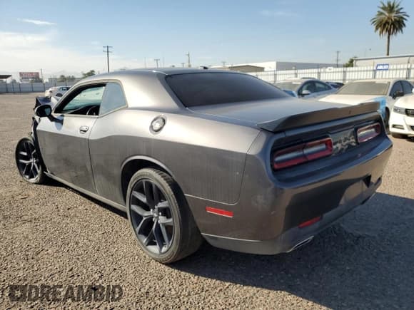 ✅ 2022 Dodge Challenger SXT • VIN: 2C3CDZAG0NH144608 • Lot: 92120125. Wystawiony na Copart z przebiegiem 26 688 mil. Bezpłatny archiwum sprzedaży aukcyjnych z USA i szczegółowy raport historii pojazdu na DreamBid. Zdjęcie 2.