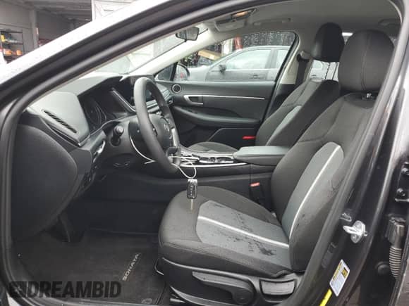 ✅ 2021 Hyundai Sonata SE • VIN: 5NPEG4JA9MH104155 • Lot: 37434513. Wystawiony na Copart z przebiegiem 32 251 mil mil. Skorzystaj z bezpłatnego archiwum sprzedaży aukcyjnych z USA i zobacz szczegółowy raport historii pojazdu na DreamBid. Zdjęcie 7.