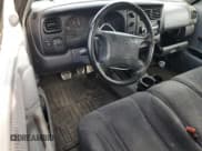 ✅ 1998 Dodge Dakota Sport • VIN: 1B7FL26P7WS588560 • Lot: 50587655. Wystawiony na Copart z przebiegiem 142 437 mil. Bezpłatny archiwum sprzedaży aukcyjnych z USA i szczegółowy raport historii pojazdu na DreamBid. Zdjęcie 8.