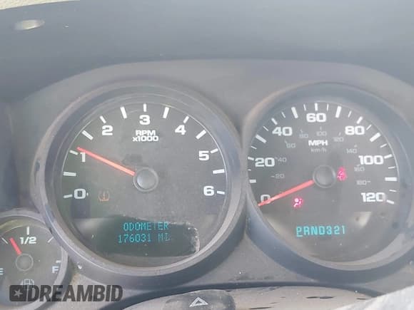 ✅ 2010 Chevrolet Silverado 1500 LS • VIN: 3GCRCREA7AG264172 • Lot: 43559823. Listed on IAAI with 176,031 mi. Free auction sales archive from the USA and detailed vehicle history report at DreamBid. Image 7.