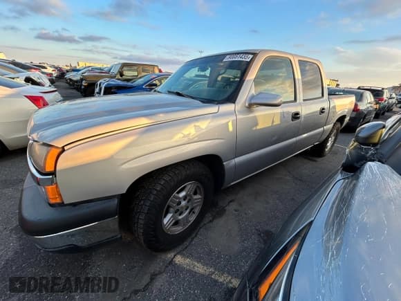 ✅ 2005 Chevrolet Silverado 1500 LT • VIN: 2GCEC13T851376563 • Lot: 90051435. Listed on Copart with 184,559 mi. Free auction sales archive from the USA and detailed vehicle history report at DreamBid. Image 1.