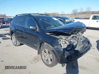 ✅ 2009 Toyota RAV4 Sport • VIN: JTMBF32V99D003552 • Лот: 43679000. Опубликован ранее на IAAI с пробегом 169 422 миль. Бесплатный доступ к архиву аукционных продаж из США и подробный отчёт об истории автомобиля на DreamBid. Изображение 1.