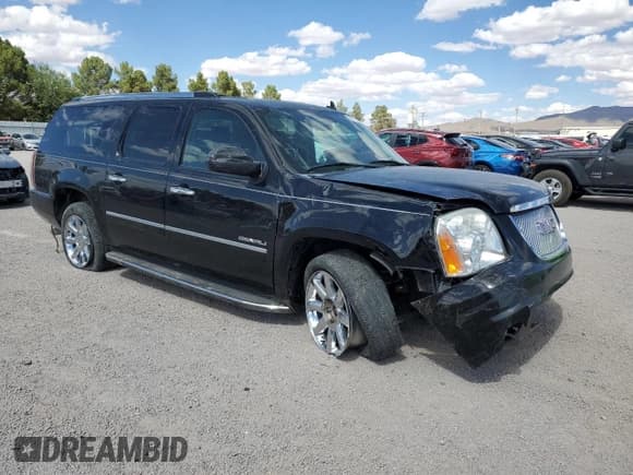 ✅ 2011 GMC Yukon XL Denali • VIN: 1GKS2MEF1BR398071 • Lot: 56171705. Wystawiony na Copart z przebiegiem 163 775 mil. Bezpłatny archiwum sprzedaży aukcyjnych z USA i szczegółowy raport historii pojazdu na DreamBid. Zdjęcie 4.