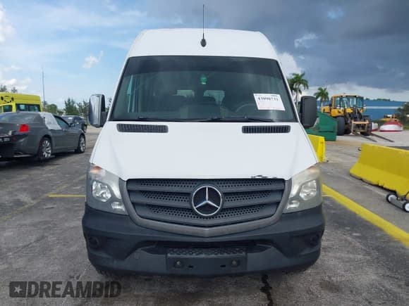 ✅ 2015 Mercedes-Benz Sprinter • VIN: WDZPE8DC7F5978980 • Lot: 43098731. Wystawiony na IAAI z przebiegiem 240 532 mil. Bezpłatny archiwum sprzedaży aukcyjnych z USA i szczegółowy raport historii pojazdu na DreamBid. Zdjęcie 12.