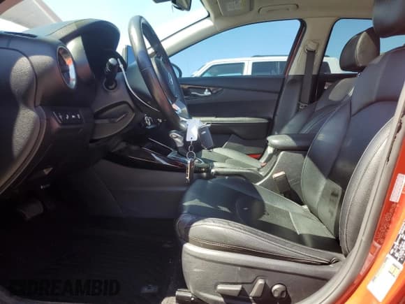 ✅ 2019 Kia Forte EX • VIN: 3KPF54AD1KE084828 • Лот: 81660705. Опубликован ранее на Copart с пробегом 83 706 миль. Бесплатный доступ к архиву аукционных продаж из США и подробный отчёт об истории автомобиля на DreamBid. Изображение 7.