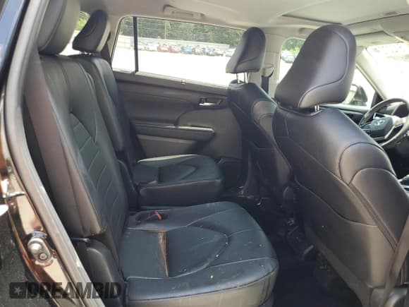 ✅ 2024 Toyota Highlander LE • VIN: 5TDKDRAH3RS546937 • Лот: 61207005. Опубликован ранее на Copart с пробегом 18 342 миль. Бесплатный доступ к архиву аукционных продаж из США и подробный отчёт об истории автомобиля на DreamBid. Изображение 10.