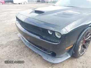 2016 Dodge Challenger SRT Hellcat z VIN 2C3CDZC92GH225238, wystawiony jako IAAI lot #43123789 z przebiegiem 9 055 mil mil oraz . Historia ofert i sprzedaży dostępna na DreamBid. Obrazek 6.