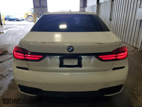 ✅ 2016 BMW 7 Series 740i • VIN: WBA7E2C59GG714596 • Lot: 67476575. Wystawiony na Copart z przebiegiem 69 022 mil. Bezpłatny archiwum sprzedaży aukcyjnych z USA i szczegółowy raport historii pojazdu na DreamBid. Zdjęcie 6.