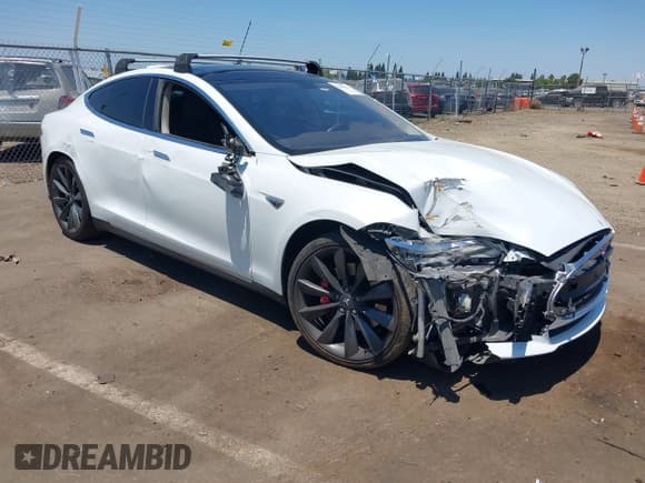 ✅ 2013 Tesla Model S Performance • VIN: 5YJSA1DP6DFP26293 • Lot: 42464948. Wystawiony na IAAI z przebiegiem 113 525 mil. Bezpłatny archiwum sprzedaży aukcyjnych z USA i szczegółowy raport historii pojazdu na DreamBid. Zdjęcie 1.