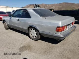 ✅ 1987 Mercedes-Benz 560 560SEC • VIN: WDBCA45D4HA356954 • Lot: 70329834. Wystawiony na Copart z przebiegiem 176 987 mil. Bezpłatny archiwum sprzedaży aukcyjnych z USA i szczegółowy raport historii pojazdu na DreamBid. Zdjęcie 2.