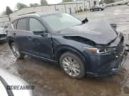 ✅ 2022 Mazda CX-5 Signature • VIN: JM3KFBXYXN0635188 • Lot: 81652525. Wystawiony na Copart z przebiegiem Nie podano. Bezpłatny archiwum sprzedaży aukcyjnych z USA i szczegółowy raport historii pojazdu na DreamBid. Zdjęcie 4.