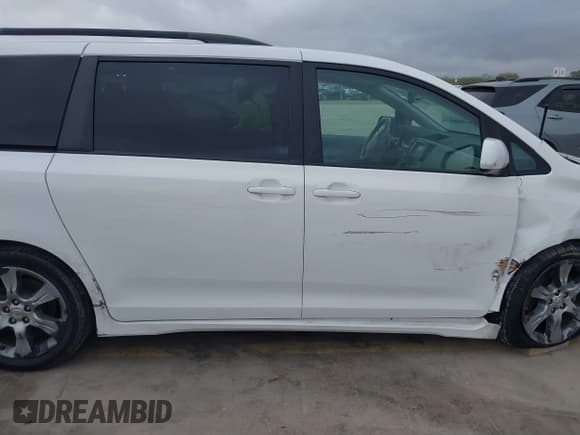 ✅ 2012 Toyota Sienna SE • VIN: 5TDXK3DC8CS276491 • Lot: 41107014. Listed on IAAI with 96,266 mi. Free auction sales archive from the USA and detailed vehicle history report at DreamBid. Image 13.