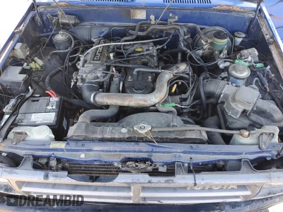 ✅ 1987 Toyota Pickup • VIN: JT4RN63B5H0115844 • Lot: 82596275. Wystawiony na Copart z przebiegiem 219 924 mil. Bezpłatny archiwum sprzedaży aukcyjnych z USA i szczegółowy raport historii pojazdu na DreamBid. Zdjęcie 11.