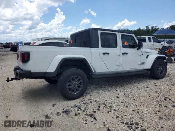 ✅ 2024 Jeep Gladiator Sport • VIN: 1C6JJTAG8RL133574 • Lot: 65717585. Wystawiony na Copart z przebiegiem 18 907 mil. Bezpłatny archiwum sprzedaży aukcyjnych z USA i szczegółowy raport historii pojazdu na DreamBid. Zdjęcie 3.