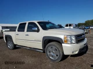 ✅ 2010 Chevrolet Silverado 1500 LTZ • VIN: 3GCRKTE38AG289163 • Lot: 85348555. Wystawiony na Copart z przebiegiem 228 682 mil. Bezpłatny archiwum sprzedaży aukcyjnych z USA i szczegółowy raport historii pojazdu na DreamBid. Zdjęcie 4.