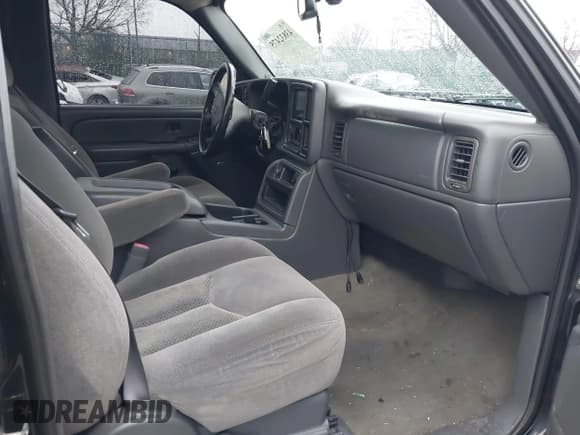 ✅ 2006 Chevrolet Silverado 2500HD LT3 • VIN: 1GCHK23U96F135779 • Lot: 43832475. Wystawiony na IAAI z przebiegiem Nie podano. Bezpłatny archiwum sprzedaży aukcyjnych z USA i szczegółowy raport historii pojazdu na DreamBid. Zdjęcie 5.