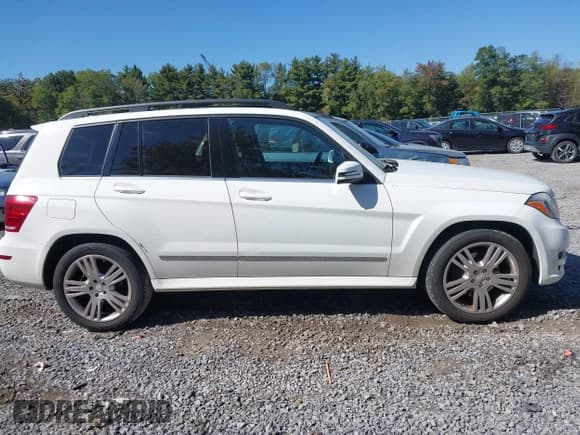 ✅ 2013 Mercedes-Benz GLK 350 • VIN: WDCGG8JB8DG109077 • Lot: 43320652. Wystawiony na IAAI z przebiegiem 218 075 mil. Bezpłatny archiwum sprzedaży aukcyjnych z USA i szczegółowy raport historii pojazdu na DreamBid. Zdjęcie 13.