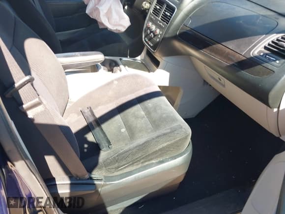 ✅ 2014 Dodge Grand Caravan SXT • VIN: 2C4RDGCGXER264899 • Lot: 43501290. Wystawiony na IAAI z przebiegiem 145 020 mil. Bezpłatny archiwum sprzedaży aukcyjnych z USA i szczegółowy raport historii pojazdu na DreamBid. Zdjęcie 5.