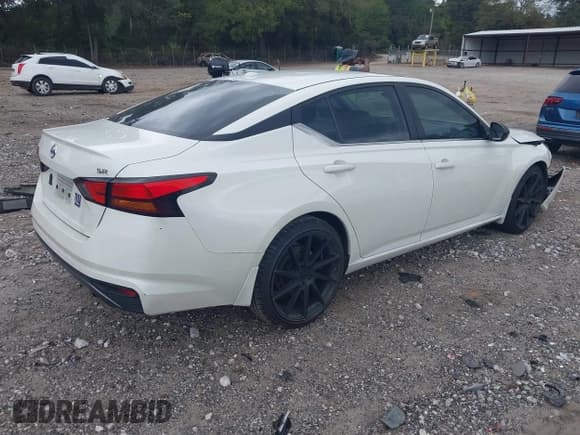 ✅ 2019 Nissan Altima SR • VIN: 1N4BL4CV9KN319570 • Лот: 43338763. Опубликован ранее на IAAI с пробегом 75 000 миль. Бесплатный доступ к архиву аукционных продаж из США и подробный отчёт об истории автомобиля на DreamBid. Изображение 4.