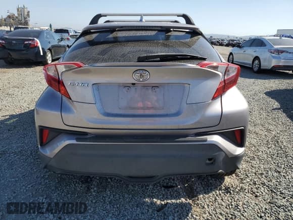 ✅ 2019 Toyota C-HR XLE • VIN: JTNKHMBX9K1054523 • Lot: 71557335. Wystawiony na Copart z przebiegiem Nie podano. Bezpłatny archiwum sprzedaży aukcyjnych z USA i szczegółowy raport historii pojazdu na DreamBid. Zdjęcie 6.