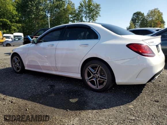 ✅ 2021 Mercedes-Benz C 300 • VIN: W1KWF8EB6MR645731 • Lot: 74212924. Wystawiony na Copart z przebiegiem 30 458 mil. Bezpłatny archiwum sprzedaży aukcyjnych z USA i szczegółowy raport historii pojazdu na DreamBid. Zdjęcie 2.