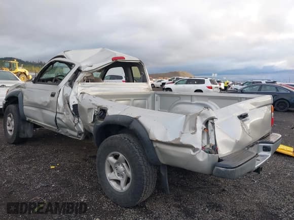 ✅ 2003 Toyota Tacoma • VIN: 5TEWM72N33Z261272 • Lot: 43548903. Listed on IAAI with 272,521 mi. Free auction sales archive from the USA and detailed vehicle history report at DreamBid. Image 3.