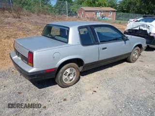 ✅ 1987 Oldsmobile Calais • VIN: 1G3NF14L6HM279358 • Lot: 42526934. Wystawiony na IAAI z przebiegiem 115 666 mil. Bezpłatny archiwum sprzedaży aukcyjnych z USA i szczegółowy raport historii pojazdu na DreamBid. Zdjęcie 4.